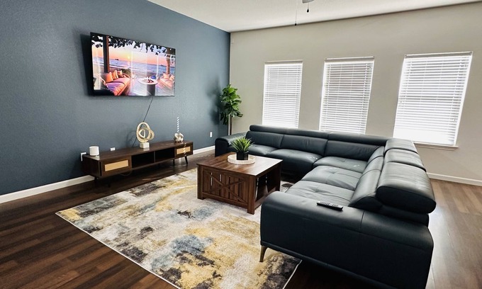 Round Rock Casa | Sandy Retreat for family and groups Austin