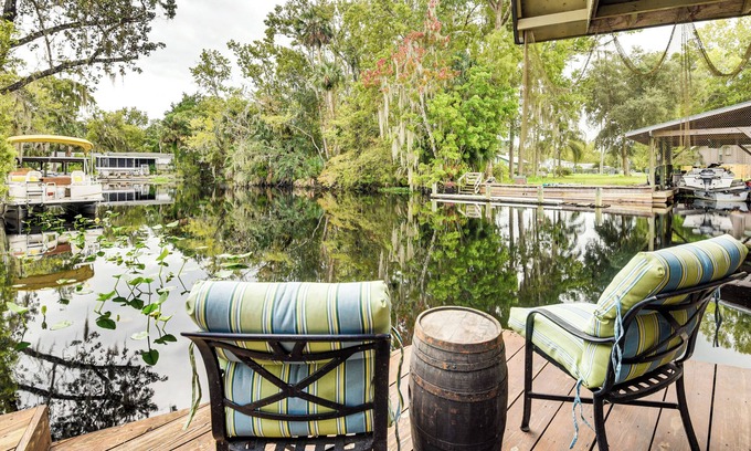 Astor Casa | Sandy Shore & Multi-Boat Dock! St Johns River Home