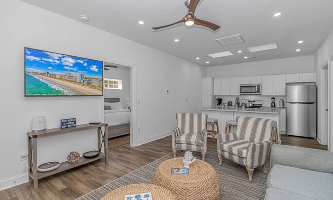 Myrtle Beach Casa | Sandy Smiles 2 min walk to beach