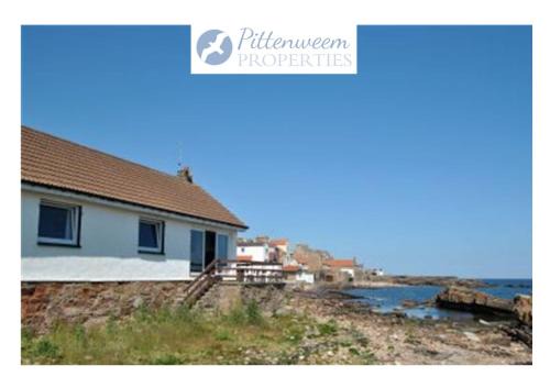 Cellardyke Casa | Sandy Sorlands Beach House- stunning seaside home