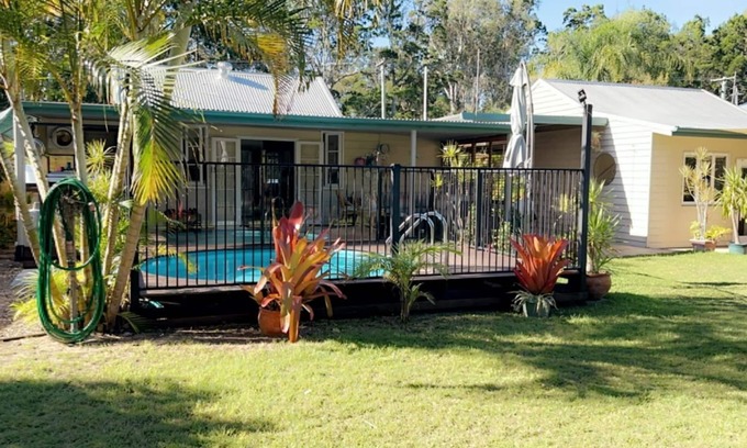 Toogoom Cabina | Sandy Toes Beachside Pad-Walkway to Toogoom Beach-Sleeps 4-BBQ-Plunge Pool