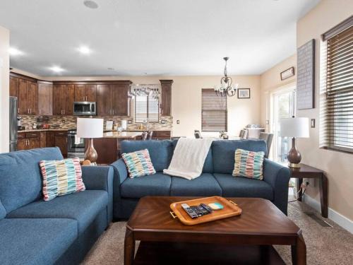 Sandy Casa | Sandy, UT home. Near the best skiing in the world