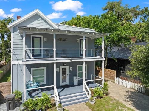 Lincolnville Casa | Sanford Splash l Pool l Dogs OK l Walk to DNTN