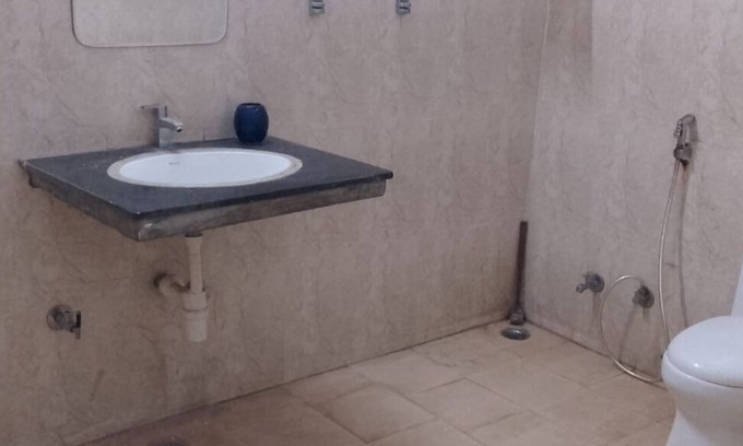 Allahabad Villa | Sangam Homestay Charming 3-bedroom villa with WiFi, AC in wonderful Prayagraj