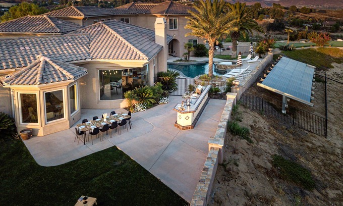 Temecula Casa | Sangiovese By AvantStay | Spectacular Estate w/ Pool, Hot Tub & Putting Green