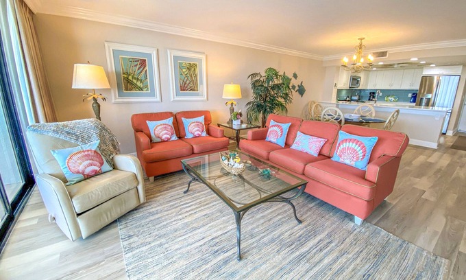 Punta Rassa Condominio | Condominio actualizado con vista a la playa con vistas al atardecer en Sanibel Harbour Resort