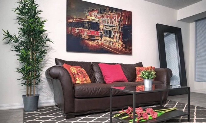 King West Village Condominio | Sanitized Luxurious Condo with Parking