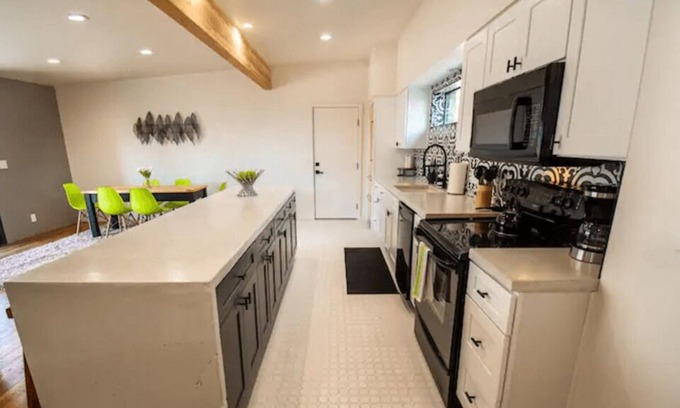 Beverly Green Casa | Sanitized Newly Remodeled Downtown-2 Bedrooms!
