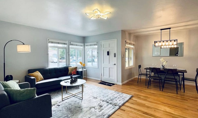 North Central Casa | Sanmateo Cozy Central 3b1b Home Garage Parking AC