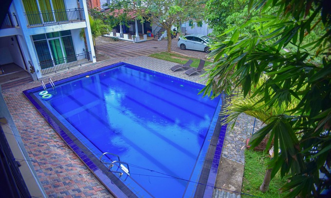 Minuwangoda Hotel | Sanri villa Katunayaka
