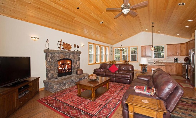 Homewood Casa | Sans Souci Terrace on the West Shore- 4 BR Cabin, Avail as a Ski Lease, Near Skiing!