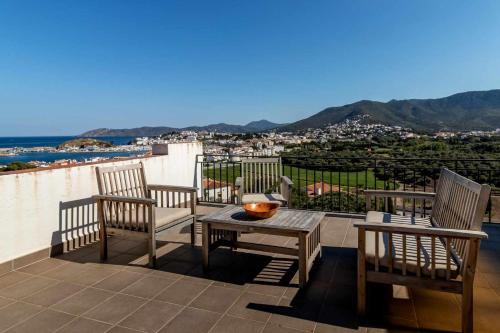 Llanca Apartamento | Sant Genís 19 - ático con terraza y vistas