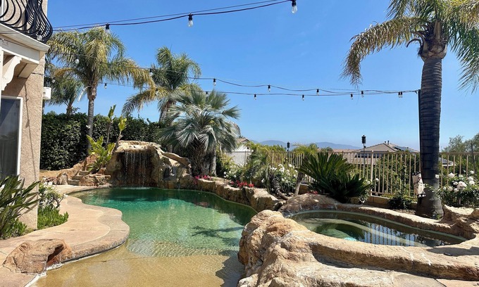 Santa Clarita Casa | Santa Clarita Tropical Paradise, Six Flags Magic Mountain, LA, Beaches Drivable