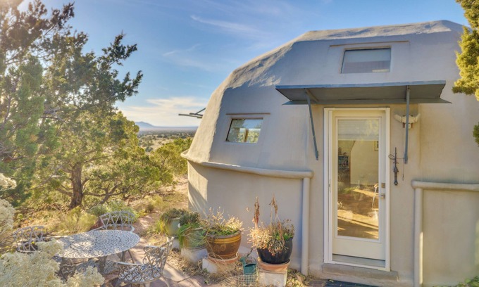 Canoncito Casa | Santa Fe Geo Dome w/ Trail Access & Views