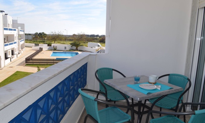 Santa Luzia Apartamento | APARTAMENTO SANTA LUZIA- Apartamento de 2 dormitorios en condominio con piscina y cerca de la playa.