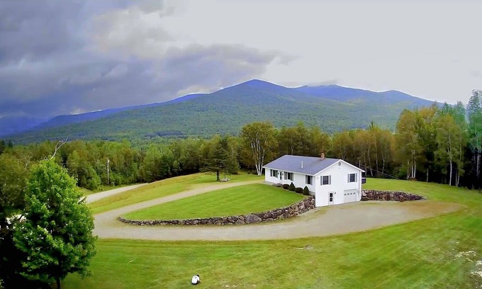 Jefferson Casa | Santas Village, Hiking, Golfing, Sleeps 8, Hot tub, Game Room, Tesla Charger LV2