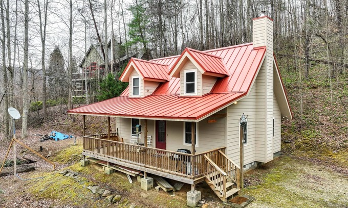 Robbinsville Cabina | Santeetlah Lake Retreat w/ Dock: Walk to Water!