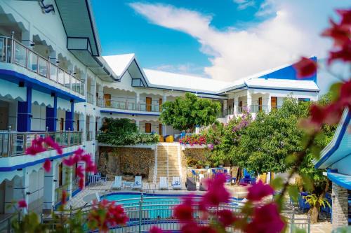 Santiago Hotel | Santiago Cove Hotel and Restaurant