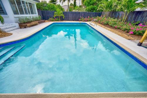 Wilton Manors Casa | Santorini Pool House Wilton Manors Walk to the Dr