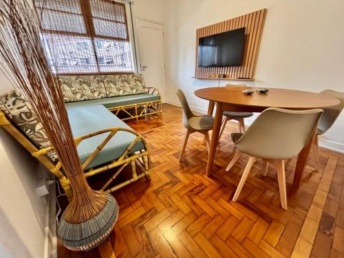 Gonzaga Apartamento | Santos Praia Gonzaga Varanda Cinematográfica - Melhor localização do Bairro