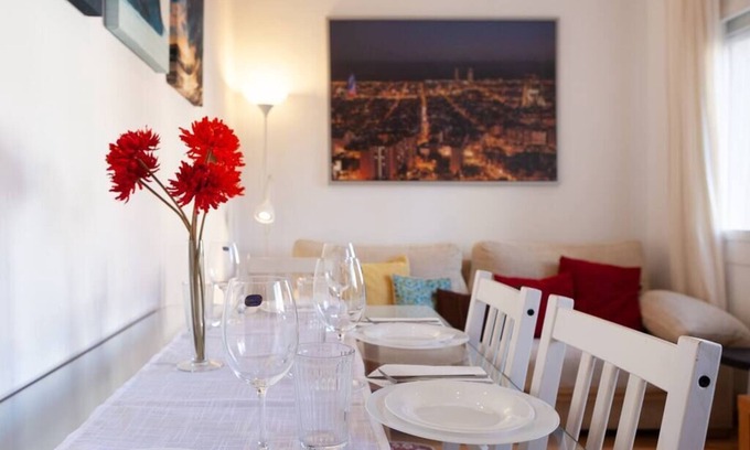 La Nova Esquerra de l'Eixample Apartamento | Sants Station Family Apartment. With Alexa voice assistant &Air Conditioned