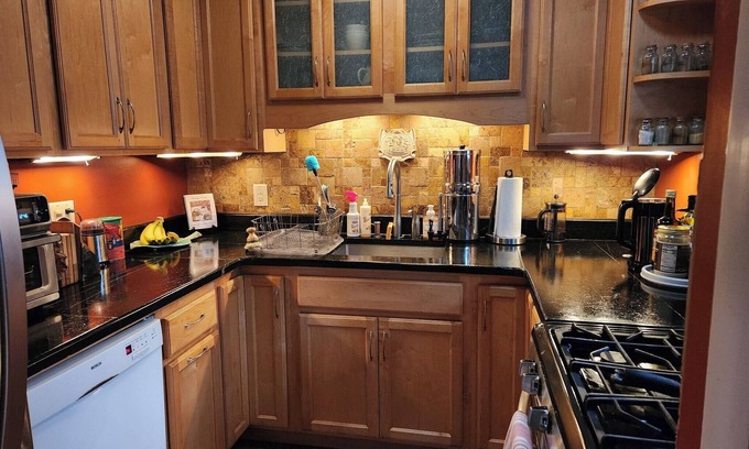 Reveille Casa | Santuary in the Woods with Heating, Wood stove, Sauna, WiFi