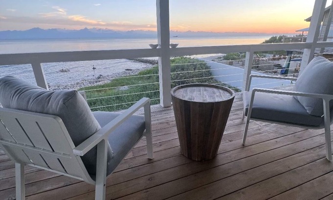 Isla de Utila Casa | Sapphire House Utila, a Waterfront 2 Bedroom Upscale Private Home.