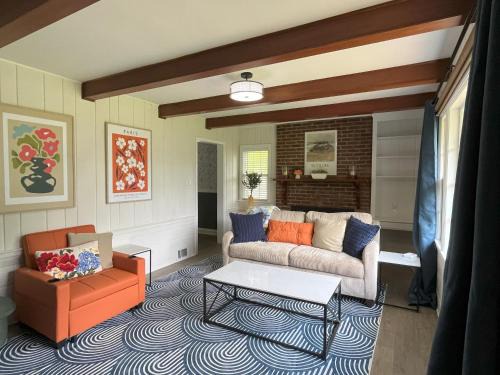 Winston - Salem Casa | Sapphire Shire