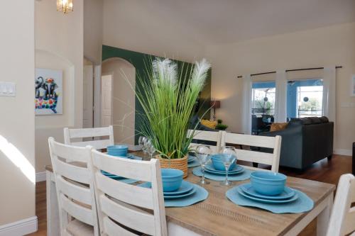 Orange Tree Casa | Sapphire Sky at White Rose Villa - Sunny Pool & Spa - Orange Tree Community - Nr Disney