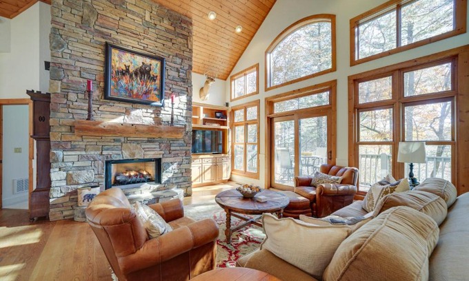 Sapphire Casa | Sapphire Vacation Rental Less Than 1 Mi to Whisper Lake!