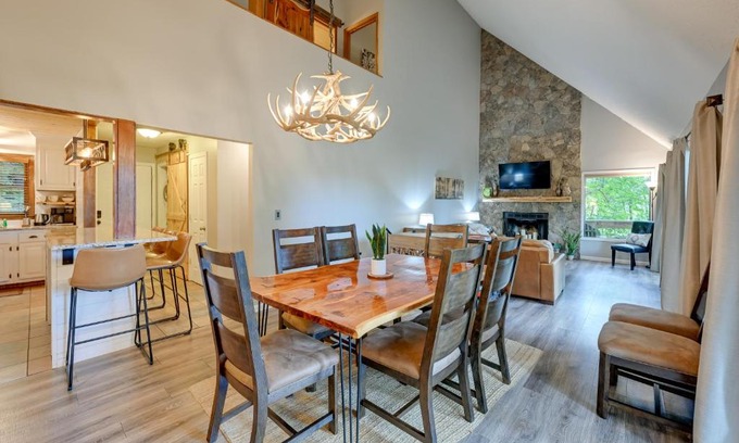 Sapphire Casa | Sapphire Valley Cabin with Private Mountain Views!