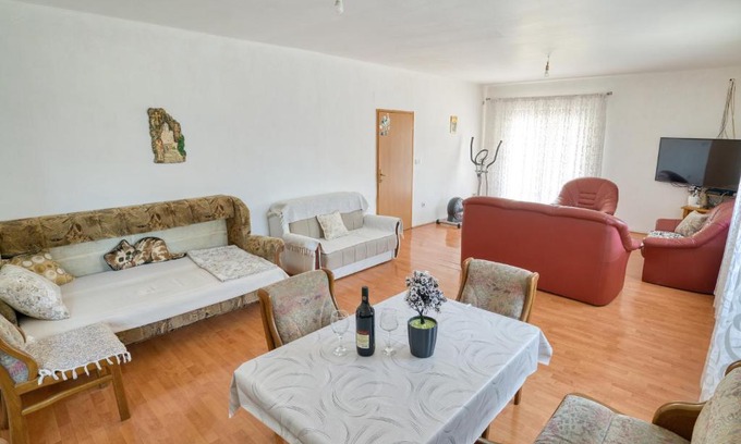 Seoca Casa | Sara Sutomore