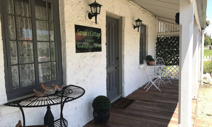 Penola Cabaña | Sarah's Cottage Penola: Charming colonial stone cottage, WiFi AC Fire Spa BBQ