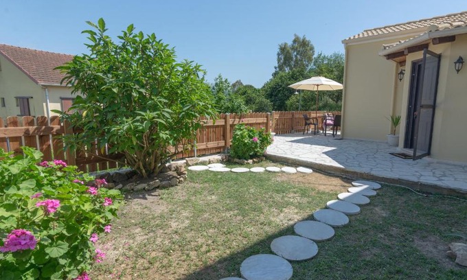 Termenades Apartamento | Saralen cottage in North Corfu