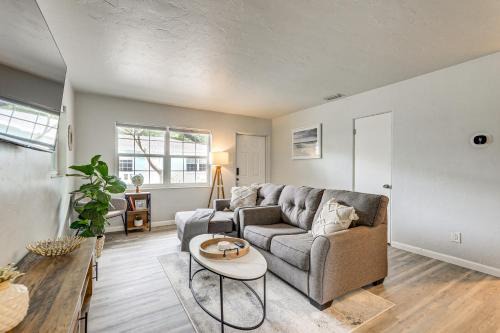 Gillespie Park Casa | Sarasota Duplex in Gillespie Park 1 Mi to Dtwn!
