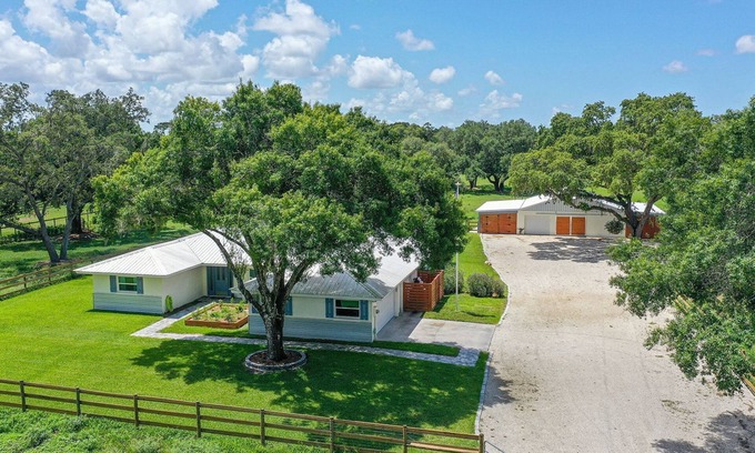 Braden River Casa | Sarasota, FL / Ranch Setting / Siesta Key Beach / City - County of Sarasota