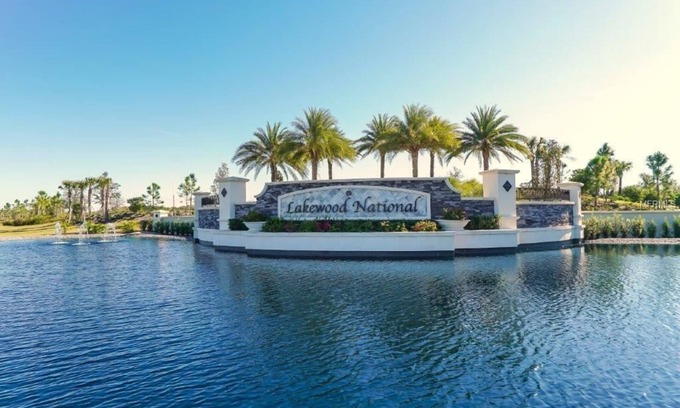 Lakewood Ranch Complejo | NUEVO CONDOMINIO EN LAKEWOOD NATIONAL GOLF & COUNTRY CLUB & UN CORTO CAMPO A LAS PLAYAS