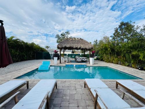 Sarasota Casa | Sarasota Paradise Heated Pool Home Near IMG & Siesta Key Beach