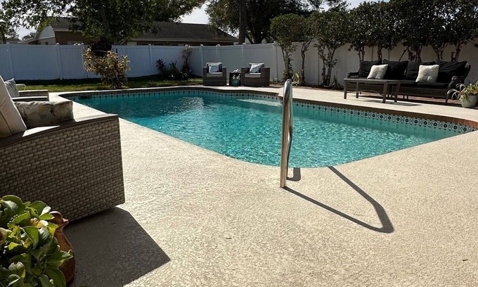 Whitfield Casa | Sarasota Pool Home