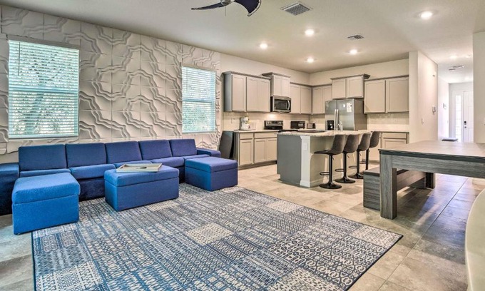 Braden River Casa | Sarasota Townhouse with Lanai about 10 Mi to Beach!