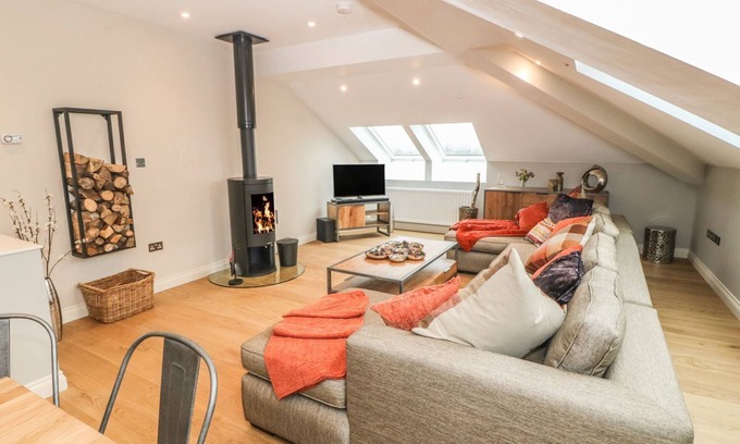 Malltraeth Cabaña | SARDIS CHAPEL 1, pet friendly, luxury holiday cottage in Malltraeth