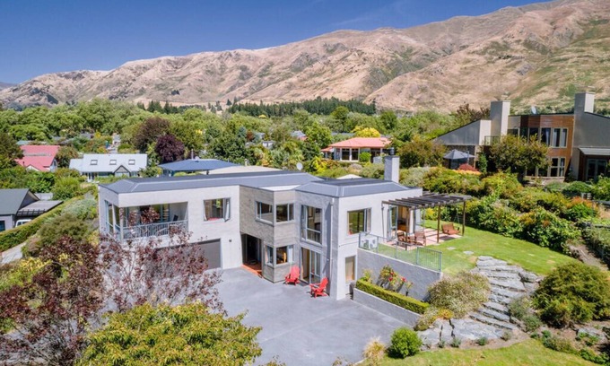 Wanaka Casa | Sargood Splendor - Wanaka Holiday Home