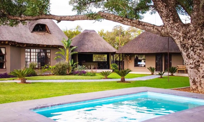 Leeupoort Cabina | Sasavona Game Lodge