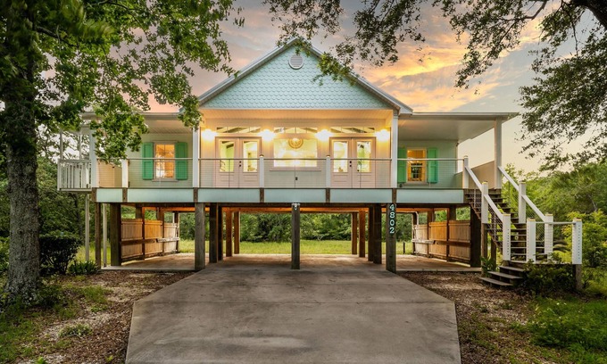 Ocean Springs Casa | Sassy Seas Hideaway - a relaxing cottage in a quiet neighborhood.