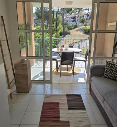 La Celle-sous-Gouzon Apartamento | Satine Beige