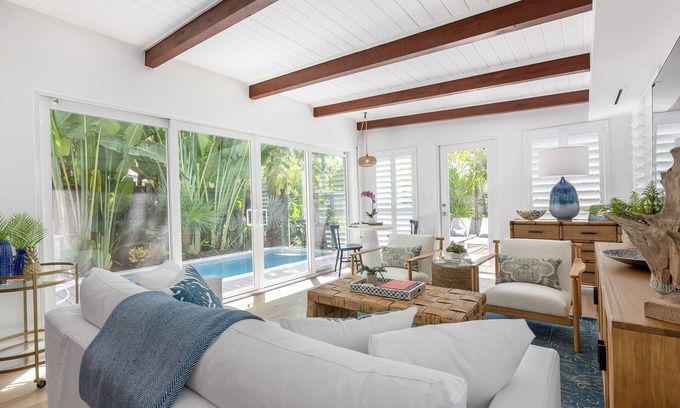 White St. Gallery Casa | SATISFY MY SOUL ~ 3 BR, 3.5 Ba Newly Renovated Mid Town Home w/ Pool!