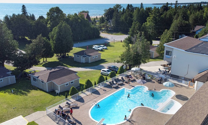 Sauble Beach Hotel | Sauble Beach Lodge