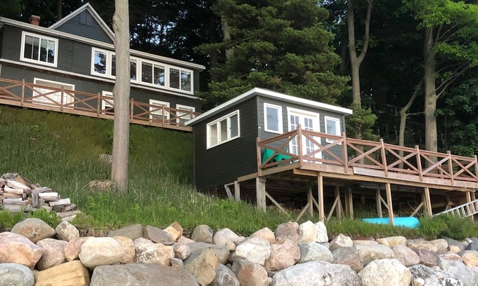Douglas Cabaña | Saugatuck Family Beach Cottage and Cabana
