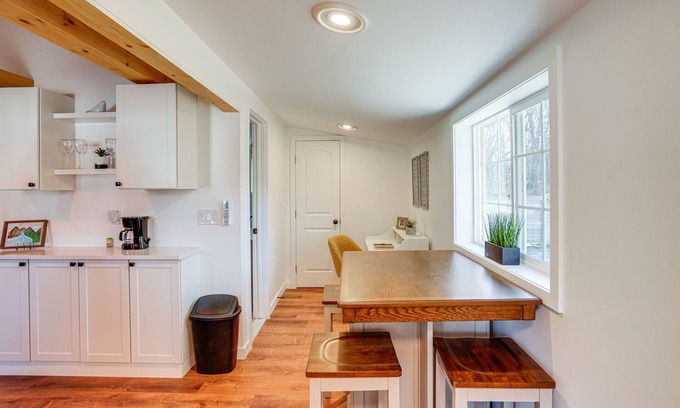 West Saugerties Cabina | Saugerties Cabin Rental w/ Fire Pit & Creek Access