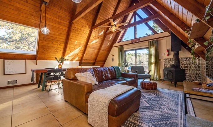 Woodland Park Apartamento | Sauna Firepit King Bed Close to Skiing